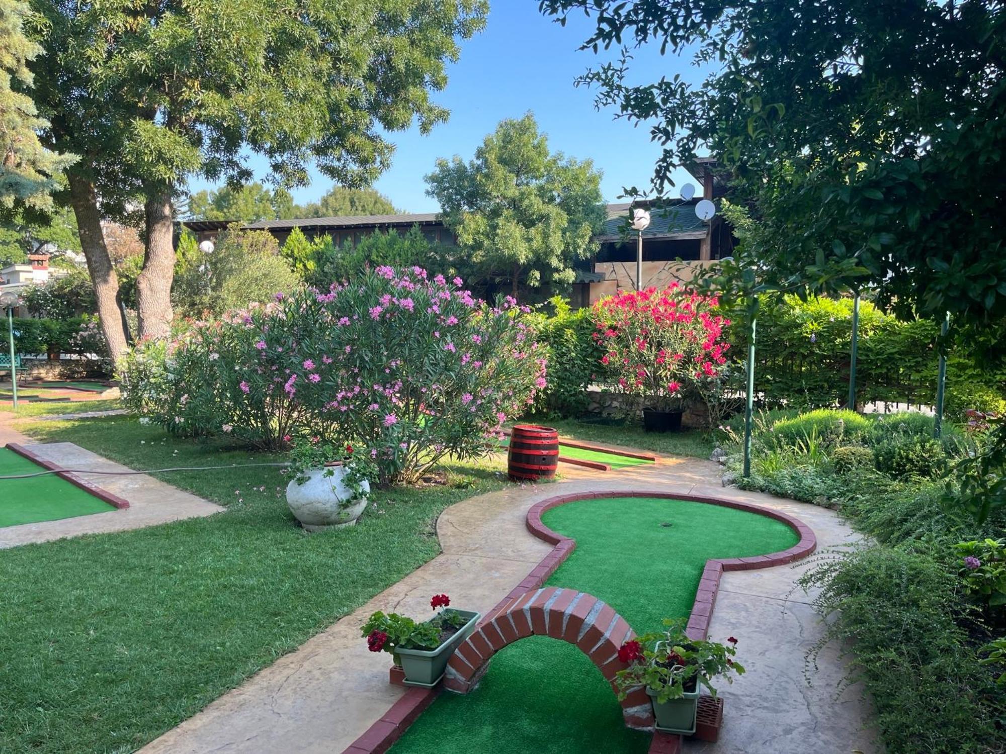 Oleander House And Tennis Club Pantai Sunny Bagian luar foto