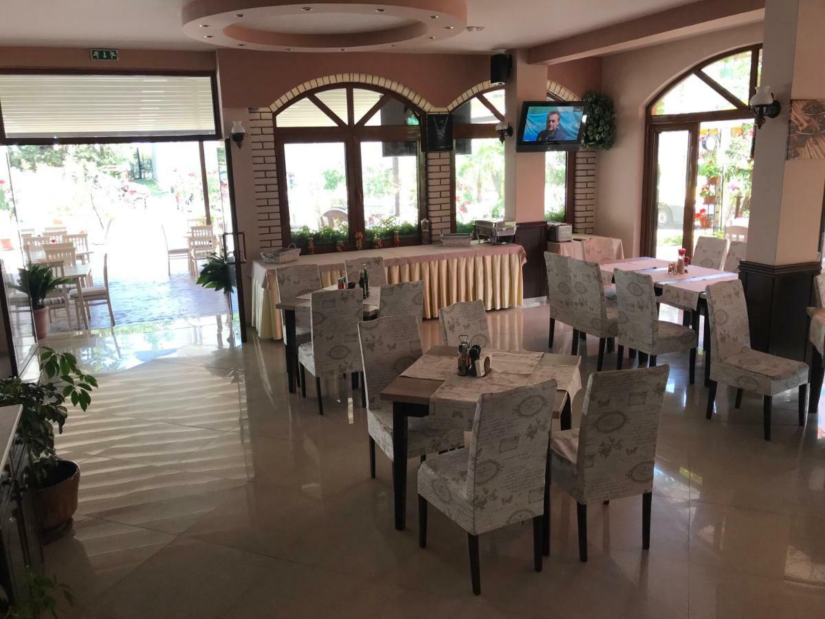 Oleander House And Tennis Club Pantai Sunny Bagian luar foto